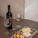 Monk 27 - Stylish Old Town Retreat *