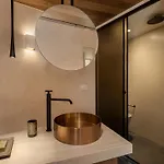 Monk 27 - Stylish Old Town Retreat בית נופש
