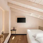 בית נופש Monk 27 - Stylish Old Town Retreat *