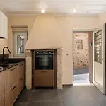 בית נופש Monk 27 - Stylish Old Town Retreat חאניה