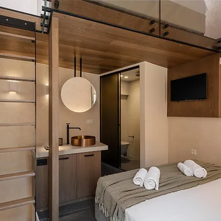 Monk 27 - Next To Old Venetian Harbor 度假居 *