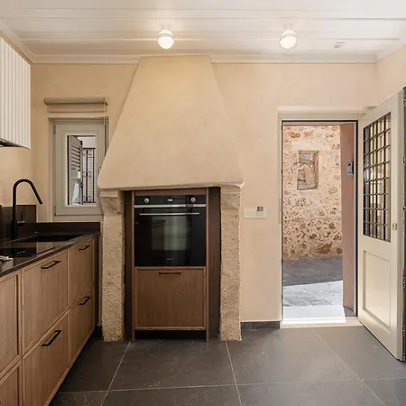 Casa vacanze Monk 27 - Stylish Old Town Retreat La Canea