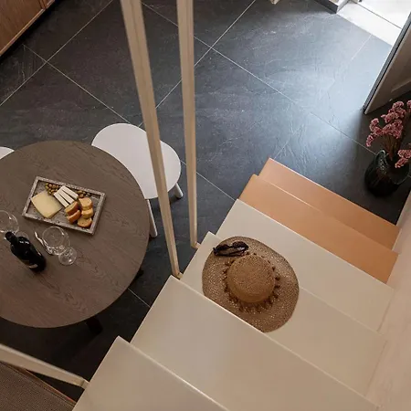 Monk 27 - Stylish Old Town Retreat