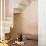 Monk 27 - Stylish Old Town Retreat