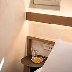 Monk 27 - Stylish Old Town Retreat *