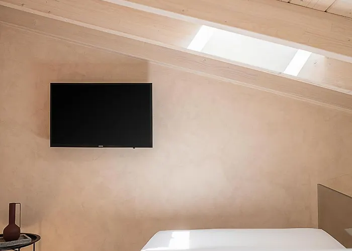 Monk 27 - Next To Old Venetian Harbor * La Canea