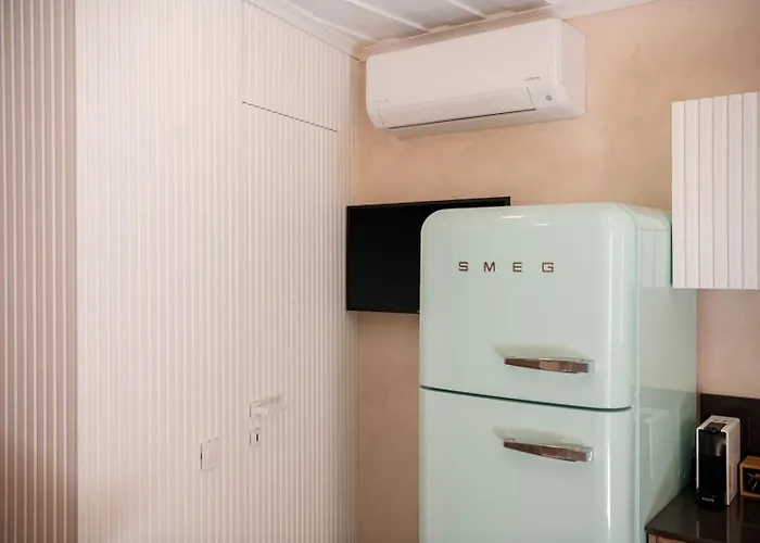 Monk 27 - Next To Old Venetian Harbor *