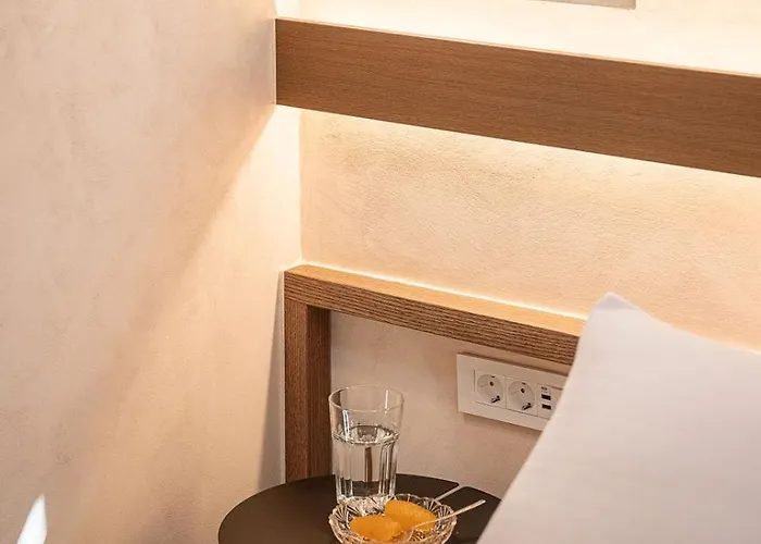 Monk 27 - Next To Old Venetian Harbor *